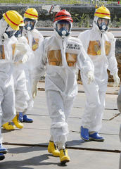 安”部”晋三の放射能防護服
