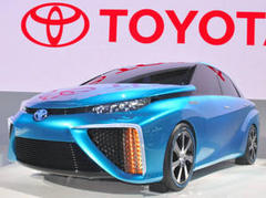 トヨタ　燃料電池車発売へ　世界初、１２月にも