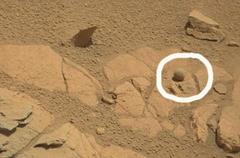 火星に球体:人工物か造化の神秘か? (写真)