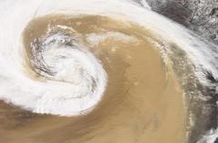 中国で、巨大な砂嵐が発生し、砂は数日中に日本にも到達する見込み。