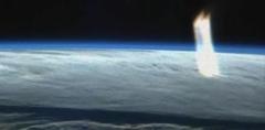国際宇宙ステーションのライブ映像に突如現れた巨大な光の柱